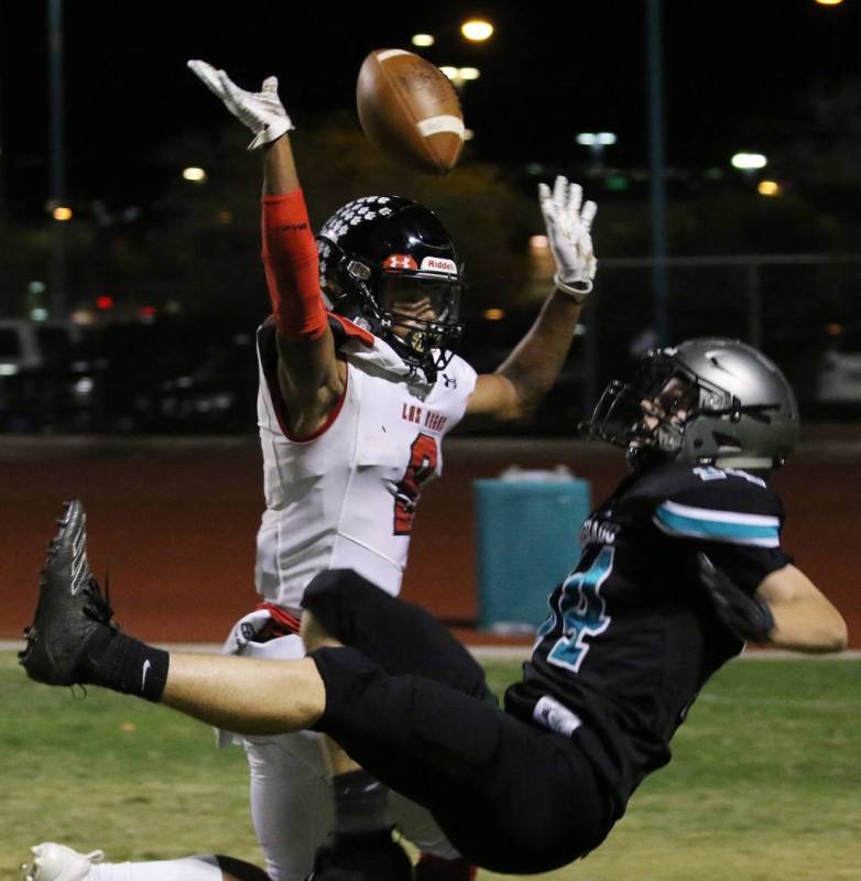 Silverado High's wide receiver Ryan Thomas (14) catches for a touchdown as Las Vegas High's wid ...