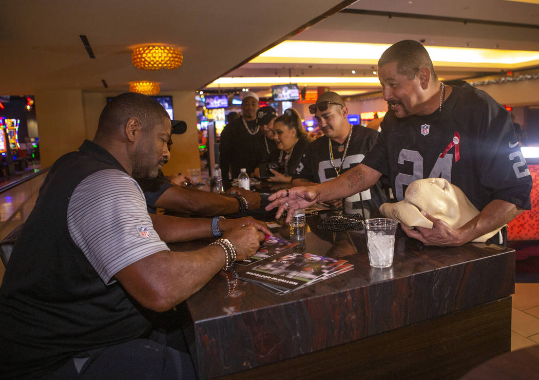 Jerry Alcala, right, smiles as he talks to former Oakland Raiders Napoleon Mccallum during a au ...