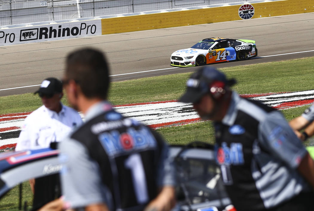 Clint Bowyer (14) drives during qualifying for the Monster Energy NASCAR Cup Series South Point ...