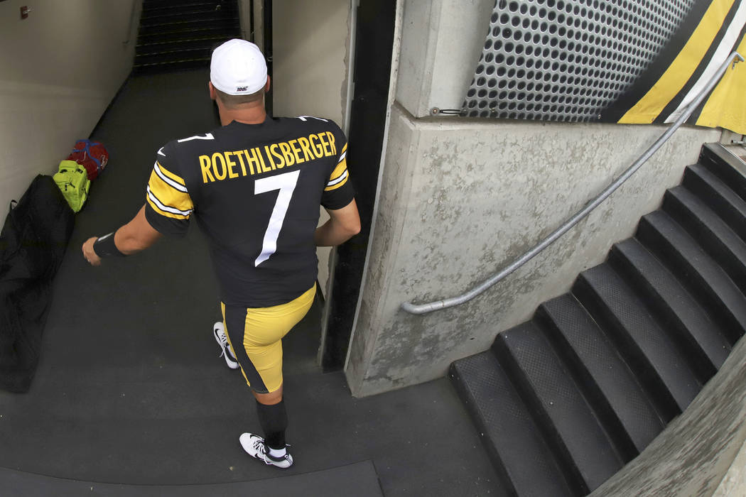 Pittsburgh Steelers quarterback Ben Roethlisberger heads to the locker room as time runs out in ...