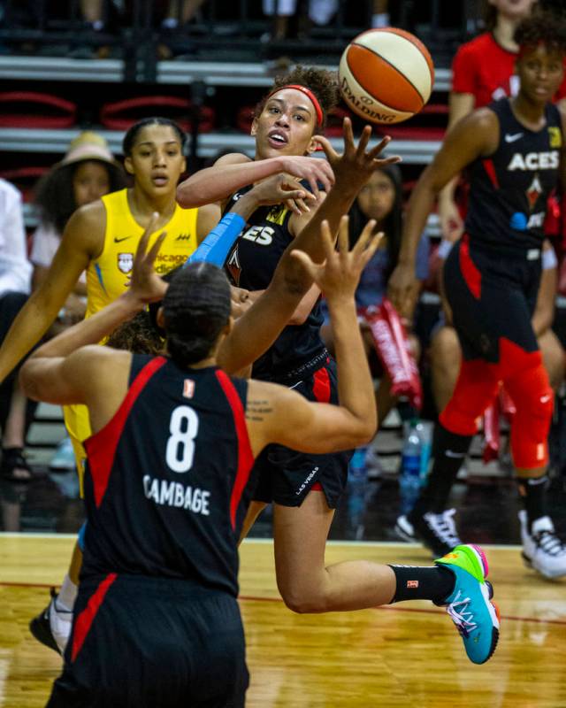 Las Vegas Aces forward Dearica Hamby (5) tosses a pass to center Liz Cambage (8) over the Chica ...
