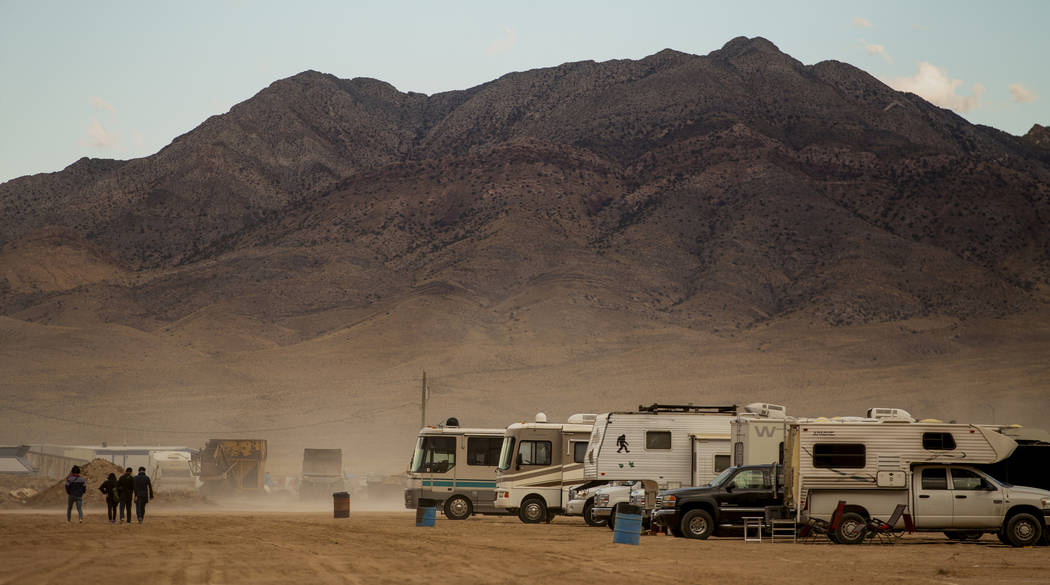 The dust continues as the winds pick up before the start of the Alienstock festival on Thursday ...