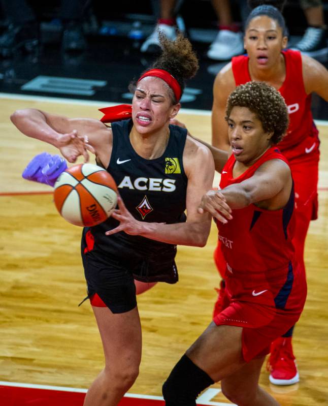 Las Vegas Aces forward Dearica Hamby (5.left) gets off a late pass over Washington Mystics forw ...