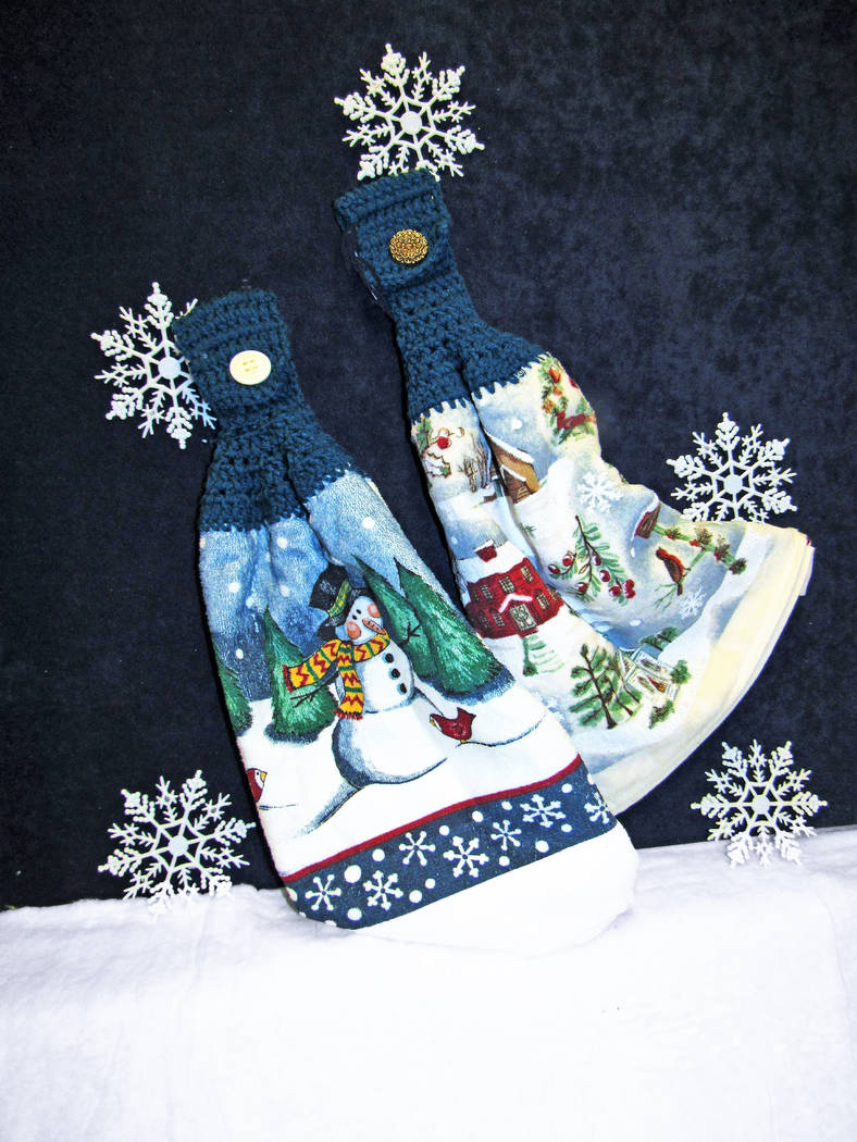 Christmas towels (Elise Rigatuso)
