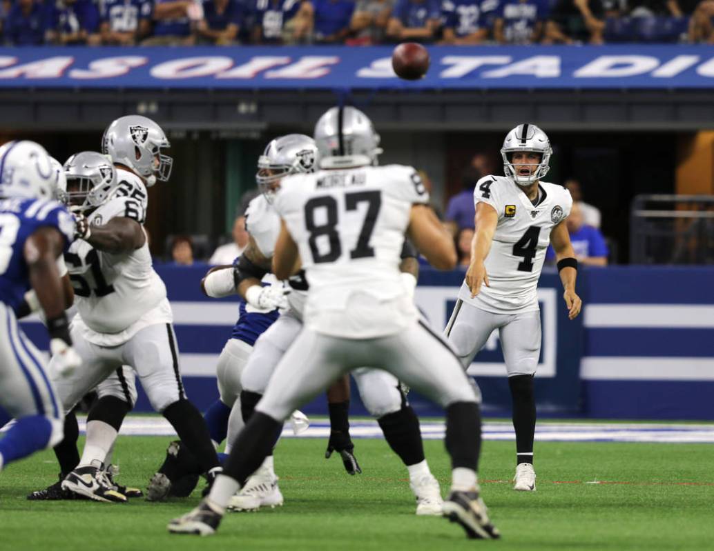 Oakland Raiders quarterback Derek Carr (4) throws thr football towards tight end Foster Moreau ...