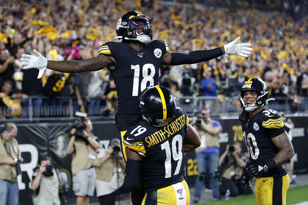 Pittsburgh Steelers wide receiver Diontae Johnson (18) celebrates with JuJu Smith-Schuster (19) ...