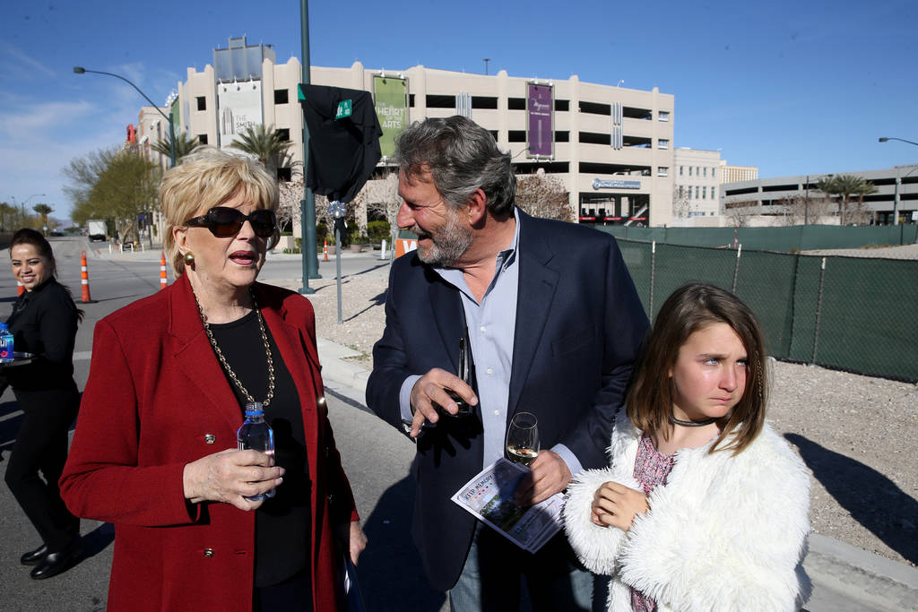 Las Vegas Mayor Carolyn Goodman visits with the late Robin Leach's son, Steve Leach and his dau ...