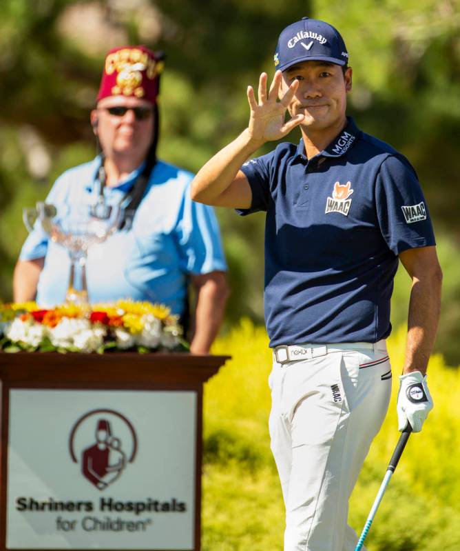 Kevin Na greets the gallery as he readies to tee off on hole 1 during the third round of Shrine ...