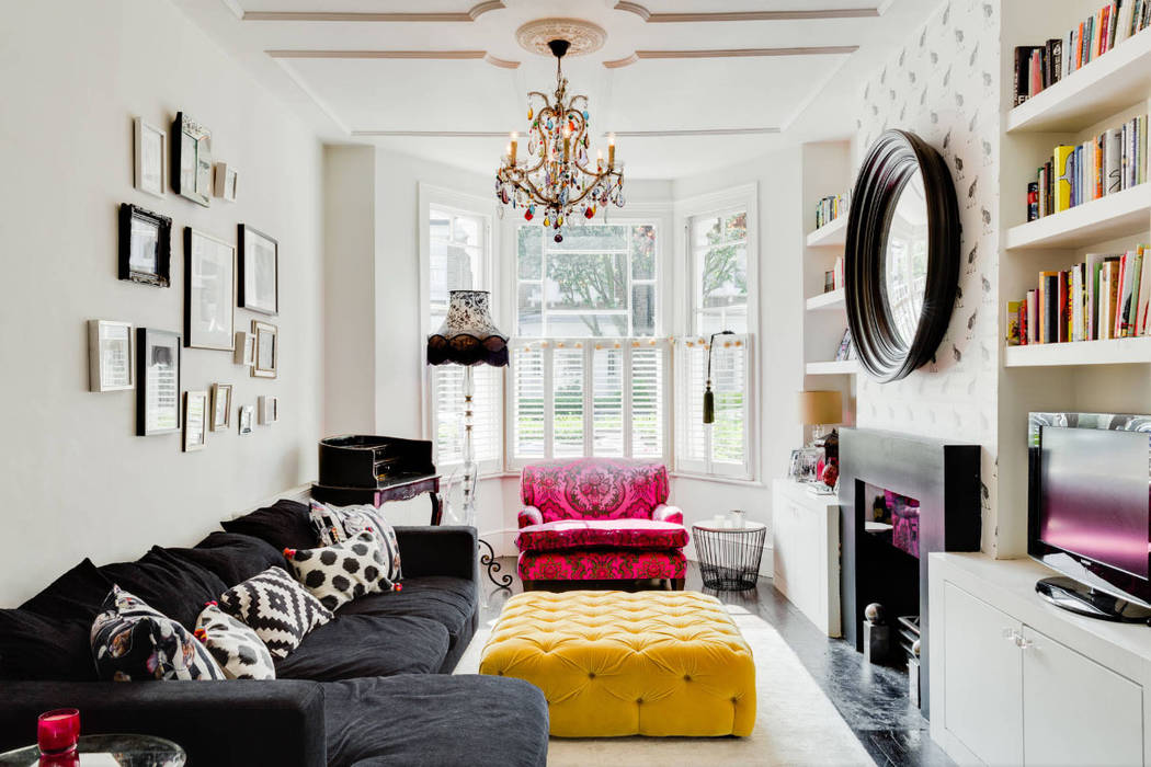 This neutral-colored rug pulls this eclectic room together. (Houzz)