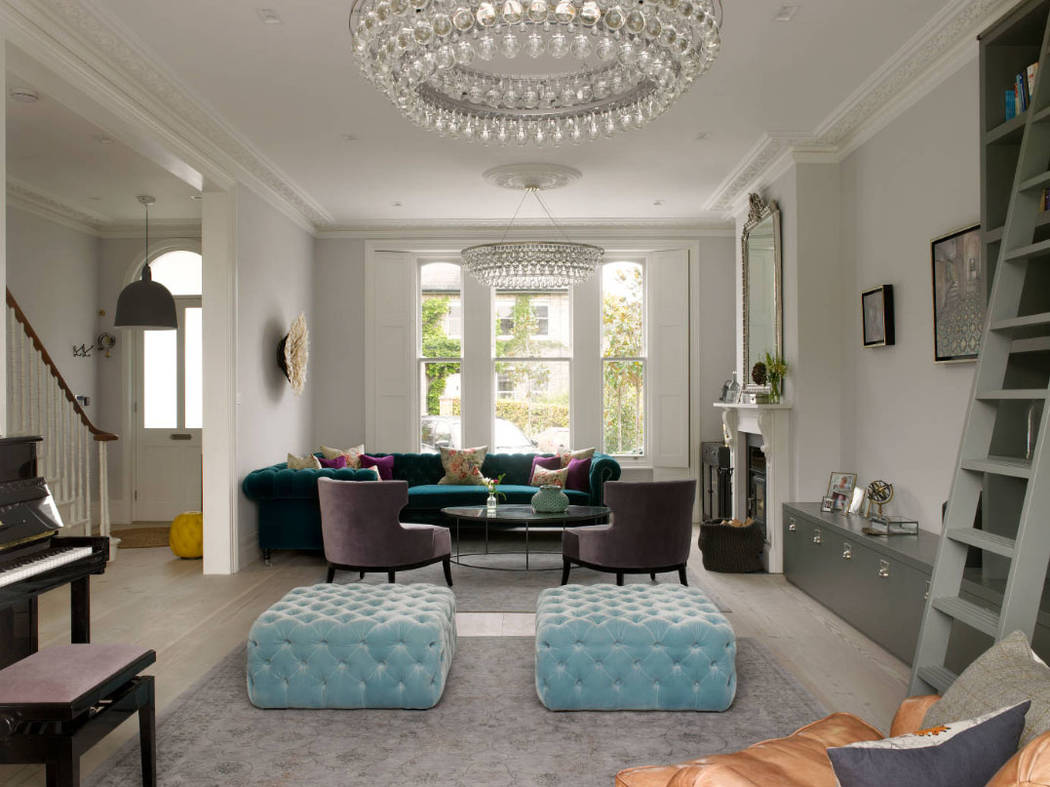 The two rugs separate the sitting areas in this room. (Houzz)
