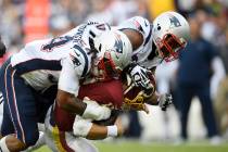 New England Patriots outside linebacker Dont'a Hightower (54) and New England Patriots defensiv ...