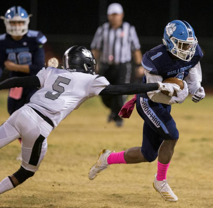 Centennial senior Jordan Smith (1) makes a move past Centennial junior Tyrone McCoy (5) in the ...