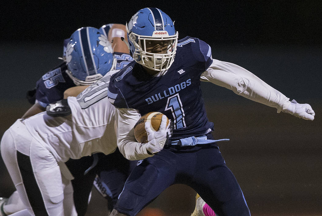 Centennial senior Jordan Smith (1) break free for a big run past a Palo Verde defender in the f ...