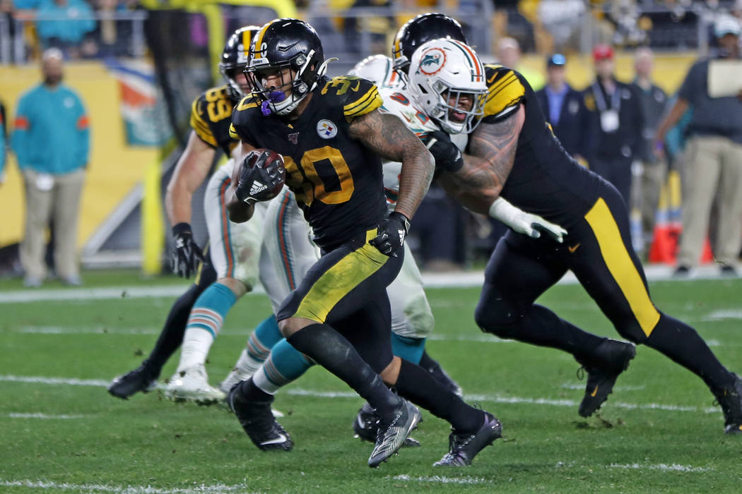 Pittsburgh Steelers running back James Conner (30) rushes for a touchdown during the second hal ...