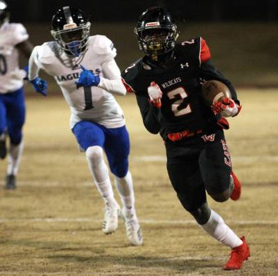 Las Vegas Miles Davis (2) runs for a touchdown with Deser Pines (7) following behind during th ...