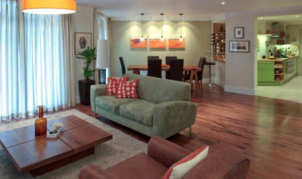 This great layout of furnishings and accessories provides wonderful living space. (Houzz)