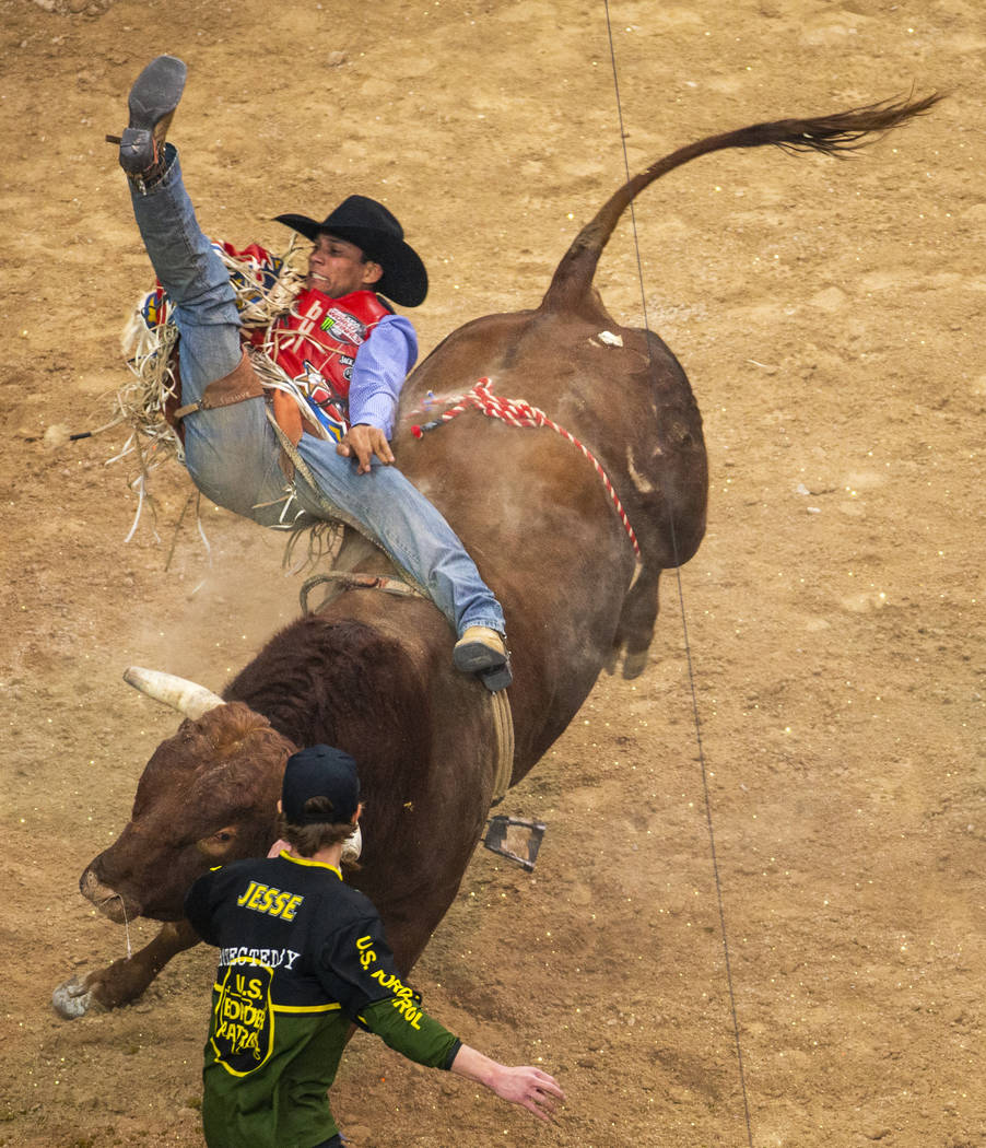 Alisson De Souza hangs on by a boot to Soy El Fuego during the PBR World Finals at T-Mobile Are ...