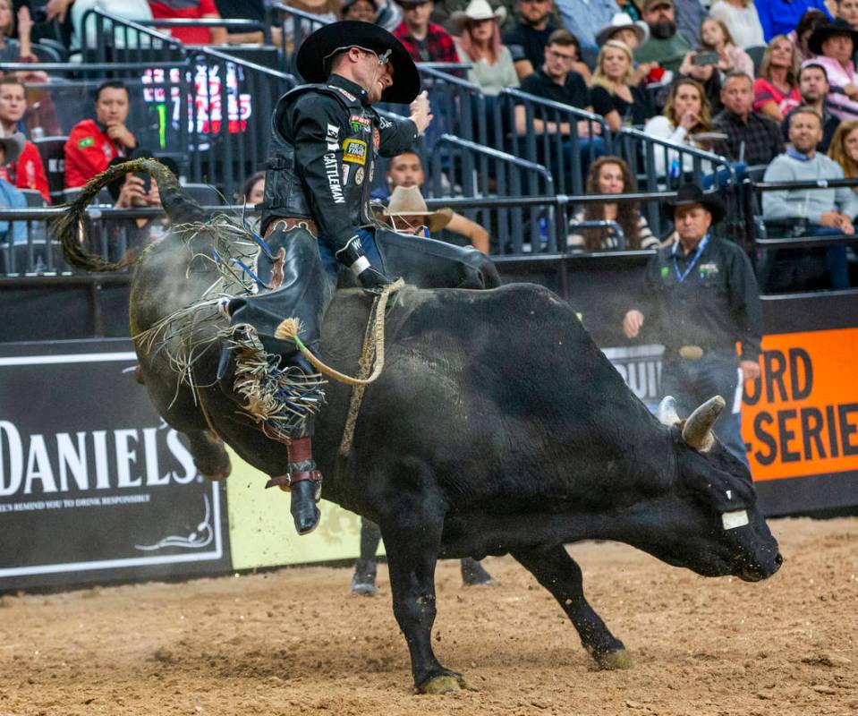 Taylor Toves stays atop Gangster Time during the third day of the PBR World Finals at T-Mobile ...