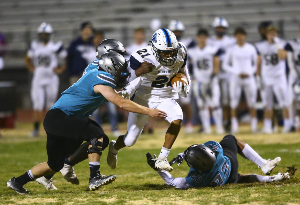 Foothill's Elijaah Bryant (21) jumps over Silverado's Breven Palpallatoc (23) as Silverado's Gr ...