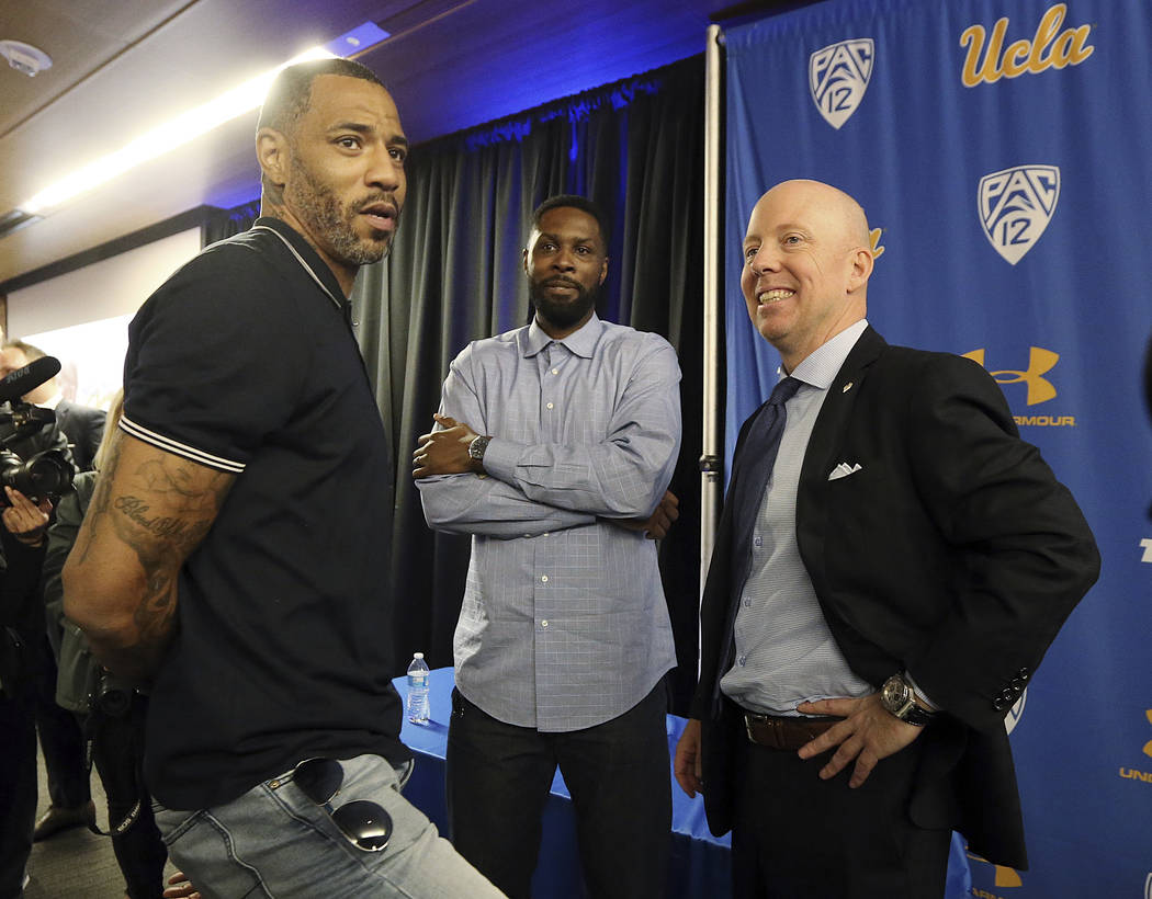 Mick Cronin, right, chats with Cincinnati and NBA star Kenyon Martin, left, and Ronald Allen, w ...