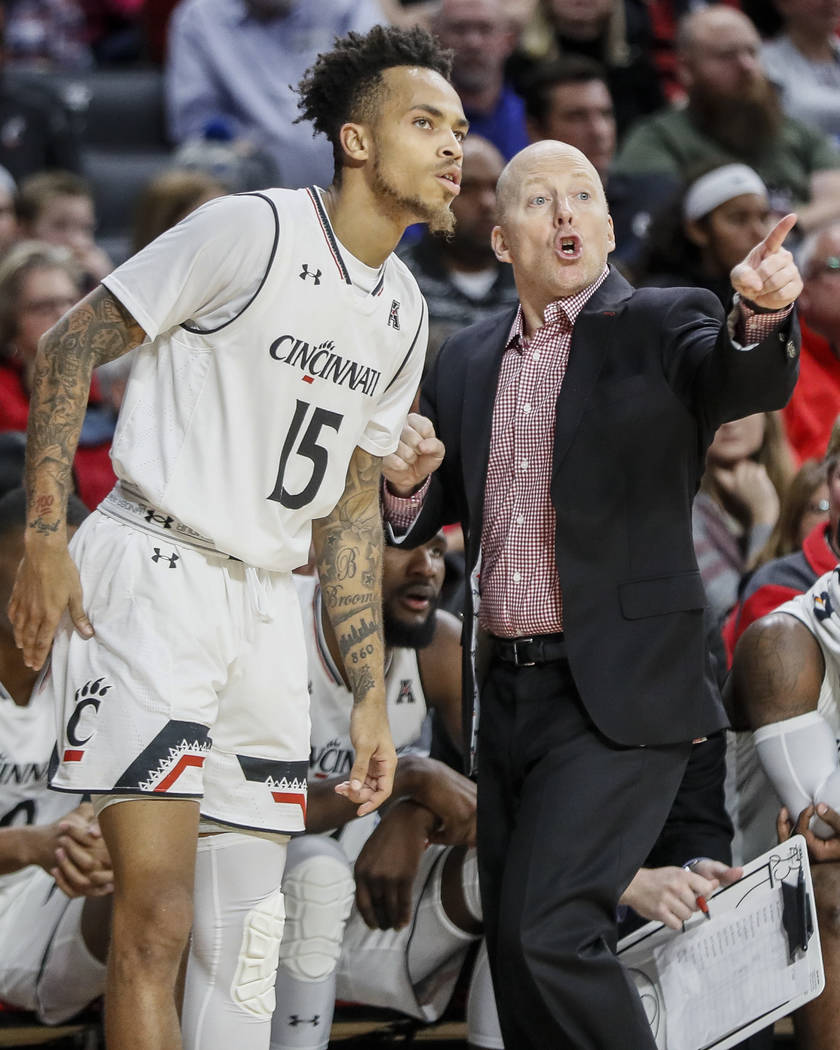 Cincinnati's head coach Mick Cronin, right, speaks with Cane Broome (15) in the second half of ...