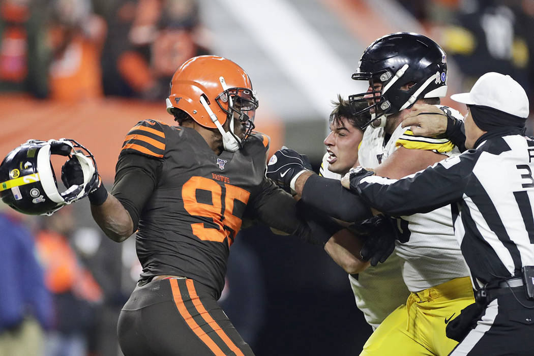 Cleveland Browns defensive end Myles Garrett, left, gets ready to hit Pittsburgh Steelers quart ...