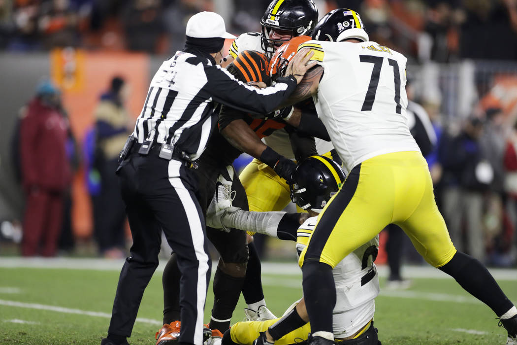 Cleveland Browns defensive end Myles Garrett (95) grabs the helmet of Pittsburgh Steelers quart ...