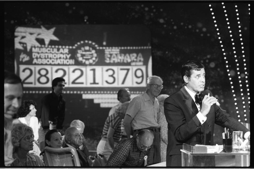 Jerry Lewis announces a new total during the 15th annual Jerry Lewis Labor Day Telethon for Mus ...