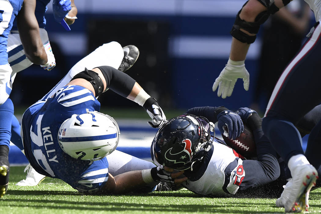 Houston Texans outside linebacker Whitney Mercilus (59) recovers a fumble in front of Indianapo ...