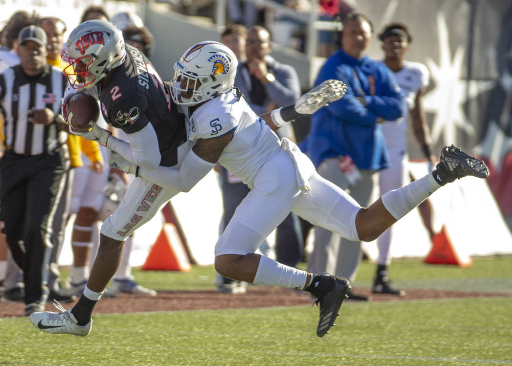 UNLV Rebels wide receiver Mekhi Stevenson (2, left) makes a drive-saving reception over San Jos ...