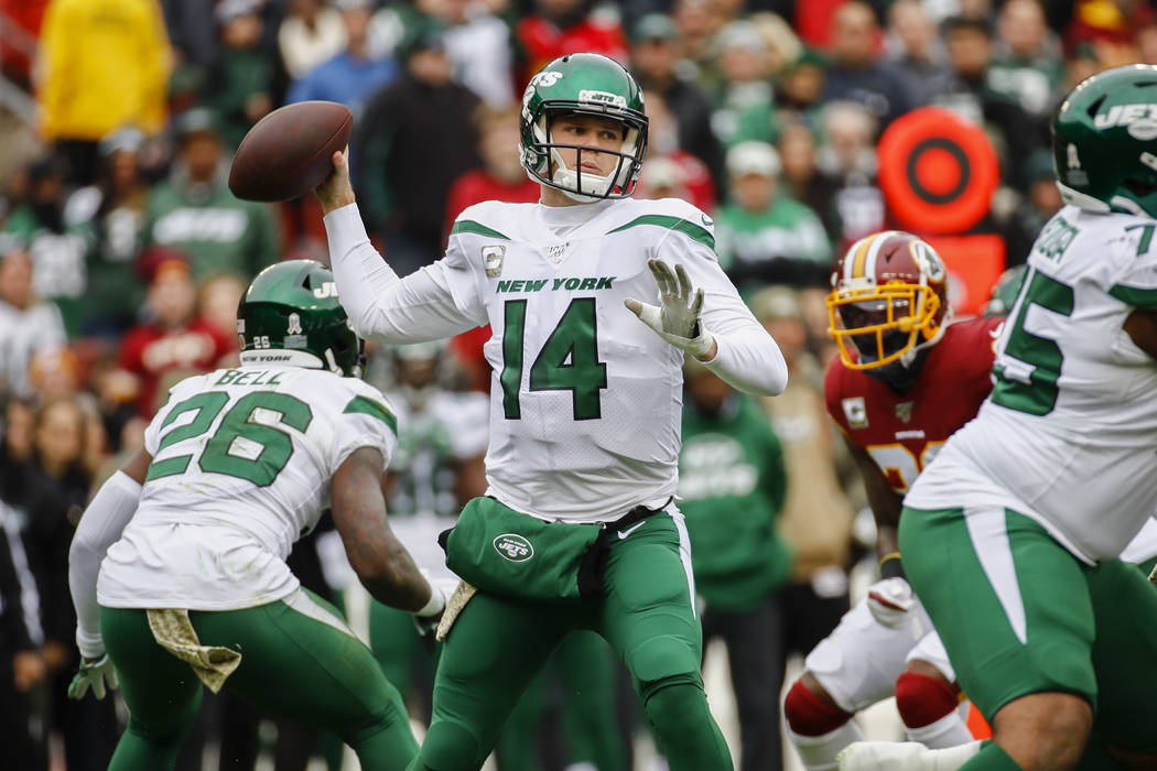 New York Jets quarterback Sam Darnold (14) looks to pass the ball in the first half of an NFL f ...