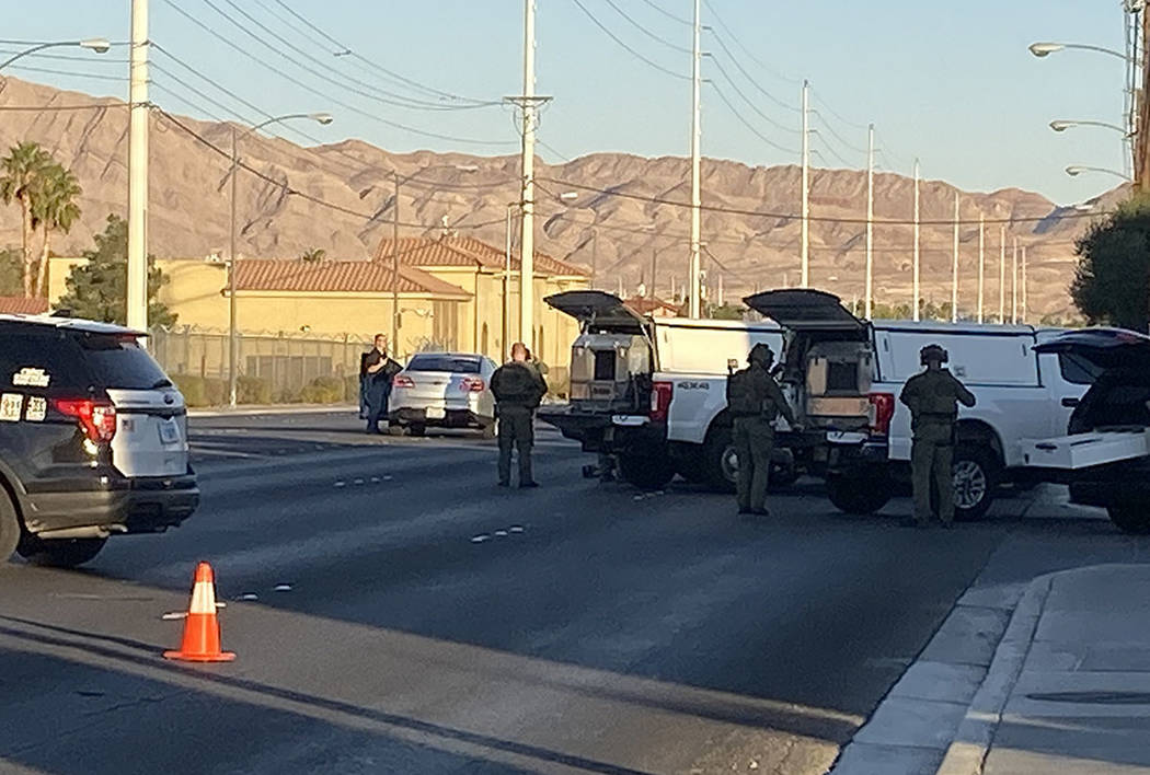 Las Vegas police respond to a barricade situation on East Sahara Avenue on Saturday, Nov. 23, 2 ...