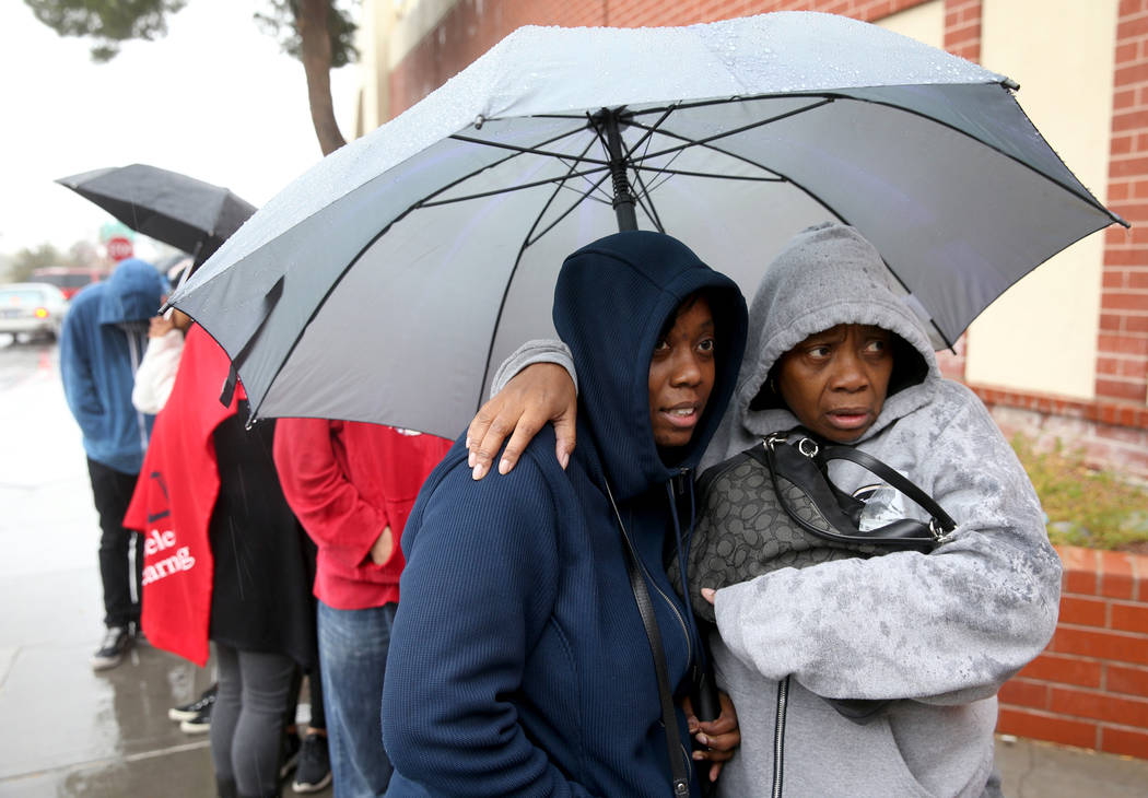 Gloria Davis, left, and her mother Teresa McCloud, both of Las Vegas, stay warm while waiting i ...