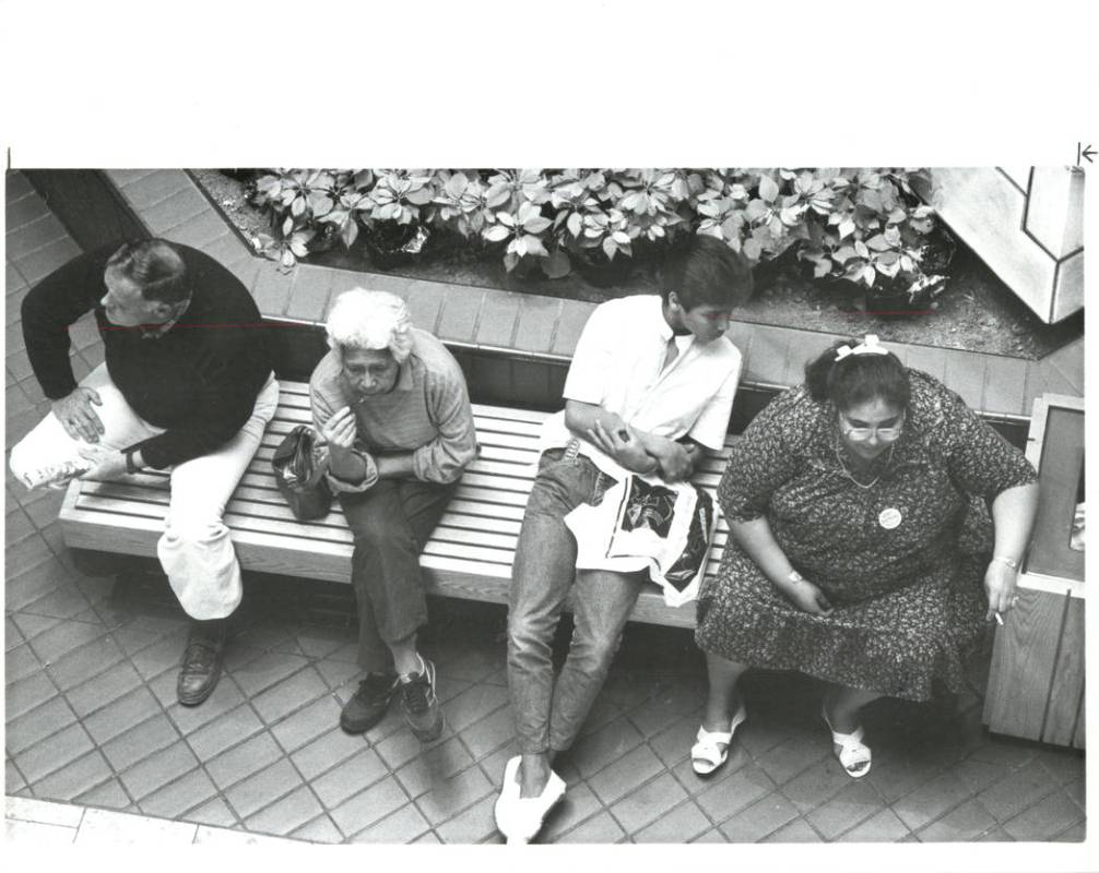 Last-minute shoppers take a breather at Meadows mall on Christmas Eve 1985. Jim Laurie/Las Vega ...