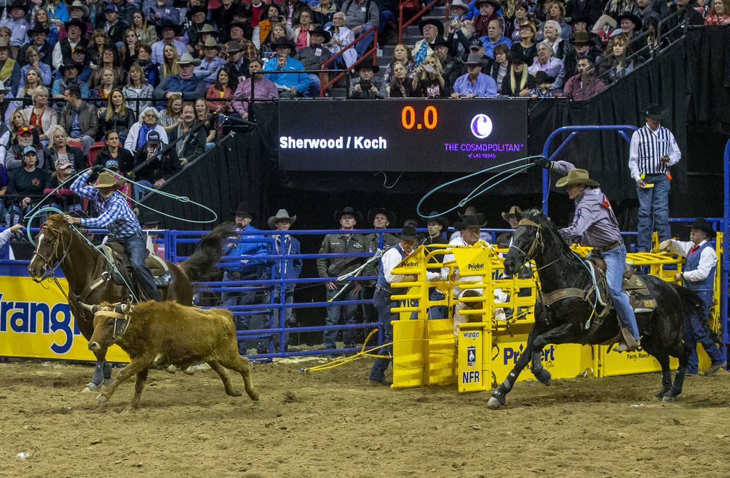 Heeler Hunter Koch, left, of Vernon, Texas, and Header Matt Sherwood of Pima, Ariz., work toget ...