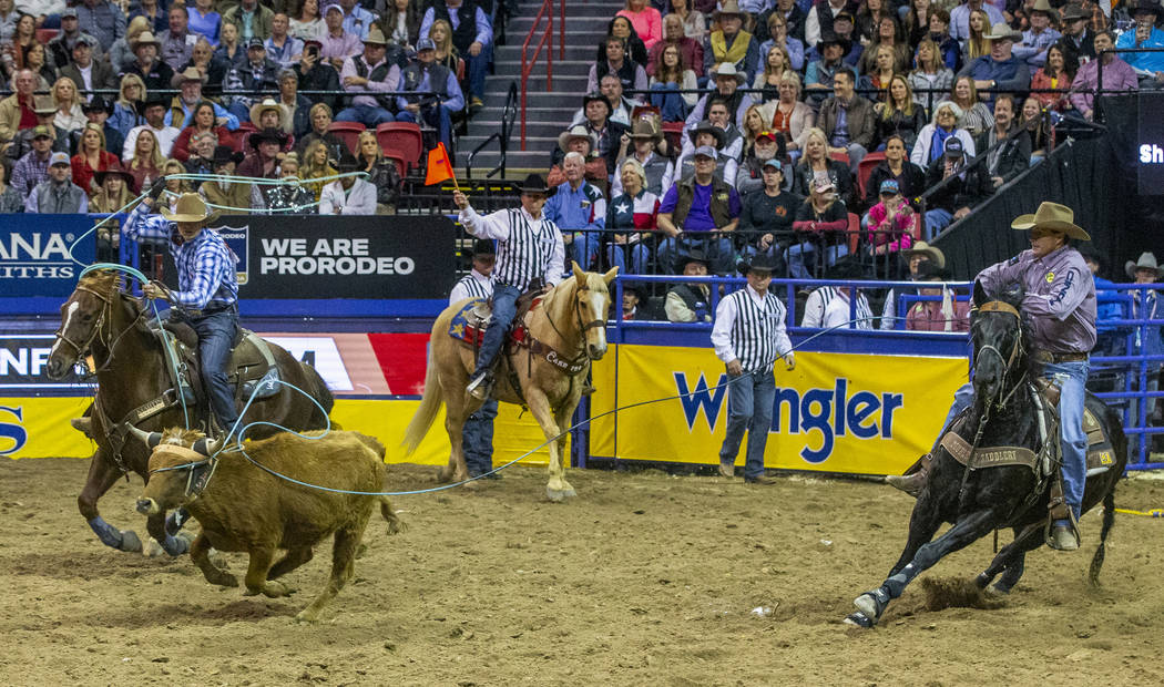 Heeler Hunter Koch, left, of Vernon, Texas, and Header Matt Sherwood of Pima, Ariz., work toget ...