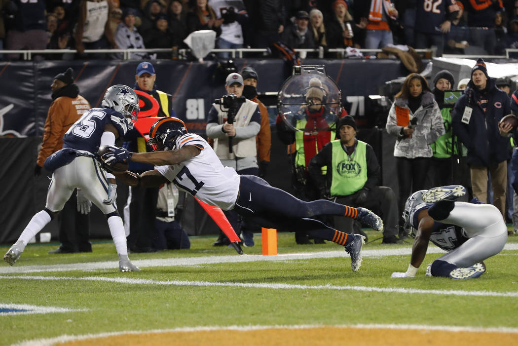 Chicago Bears' Anthony Miller (17) dives in for a touchdown against Dallas Cowboys' Chidobe Awu ...