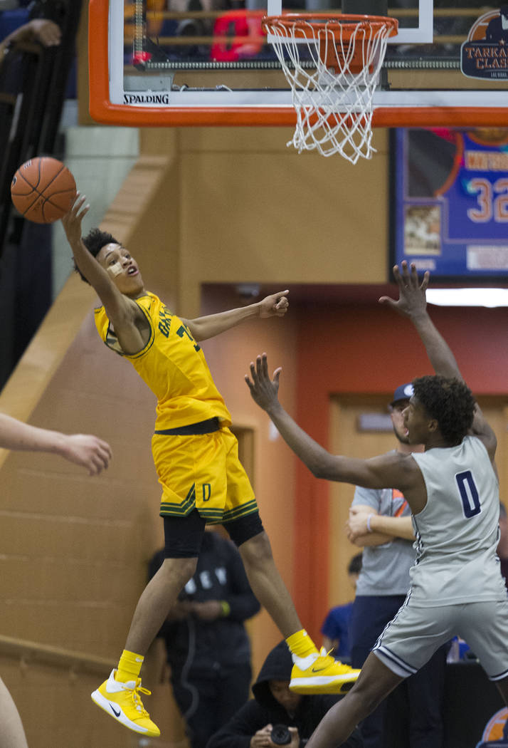 Oak Ridge sophomore guard Fabio Basili (30) fights for a loose ball with Sierra Canyon freshman ...