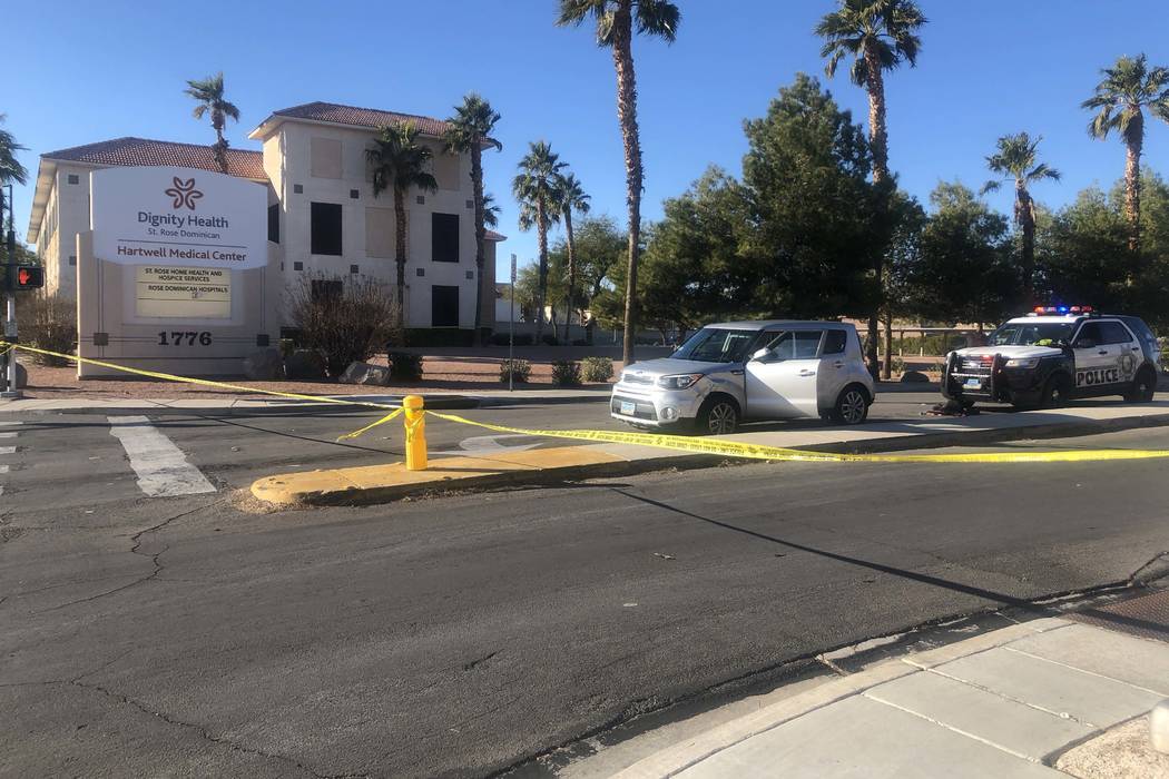 Las Vegas homicide detectives investigate a shooting Saturday in southeast Las Vegas. (Katelyn ...