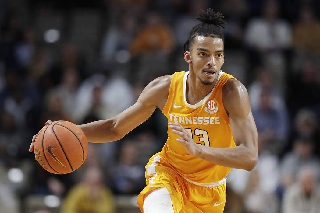 Tennessee guard Jalen Johnson brings the ball up against Vanderbilt during the second half of a ...