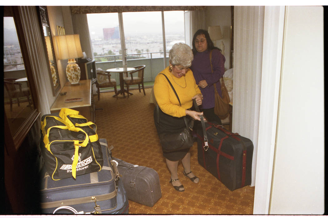 Guest check out of the Dunes for the last time in this photo from Jan. 24, 1993. (Las Vegas Rev ...