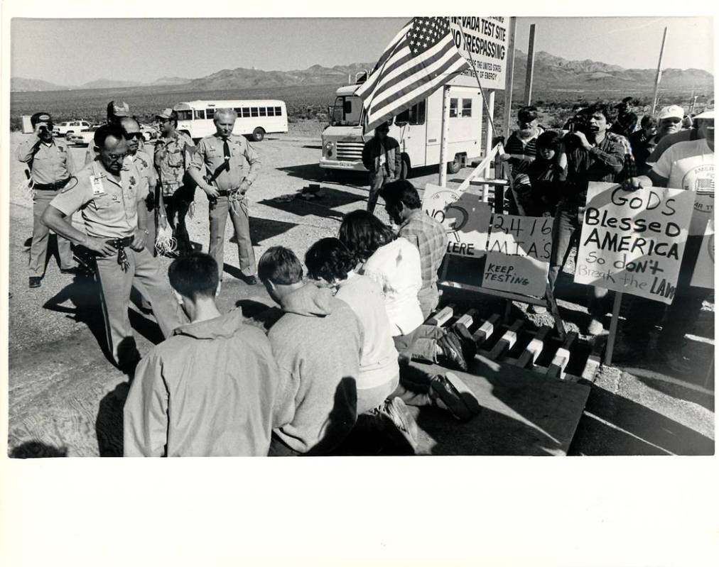 Counter-protesters at a 1987 Nevada Test Site demonstration. (Review-Journal file photo)