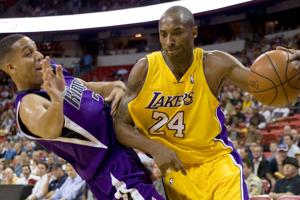 Los Angeles Lakers guard Kobe Bryant drives against Sacramento Kings player Kevin Martin in the ...