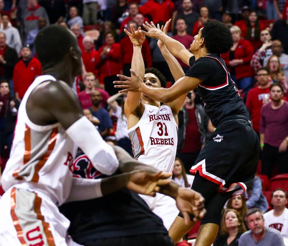 UNLV's Marvin Coleman (31) shoots to score in the final second of the game to lift UNLV to a 68 ...