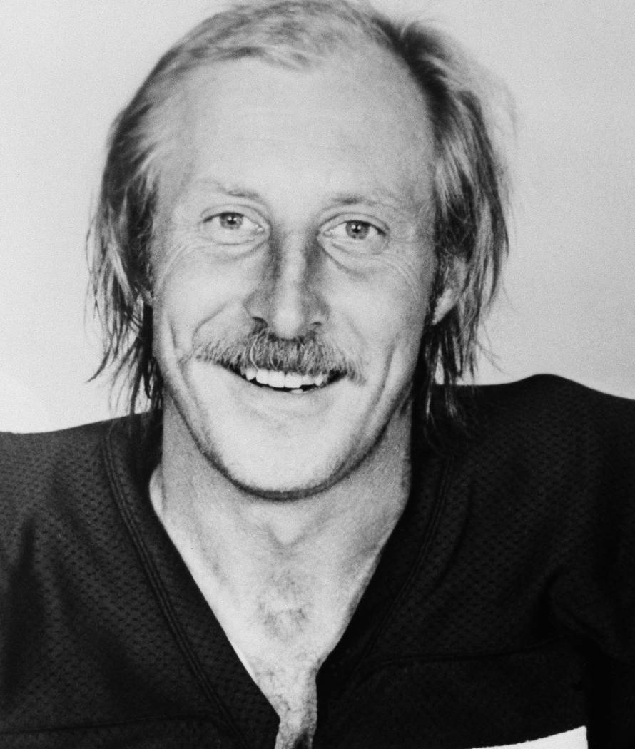 Wide receiver Fred Biletnikoff, of the Oakland Raiders, poses in 1977. (AP Photo)