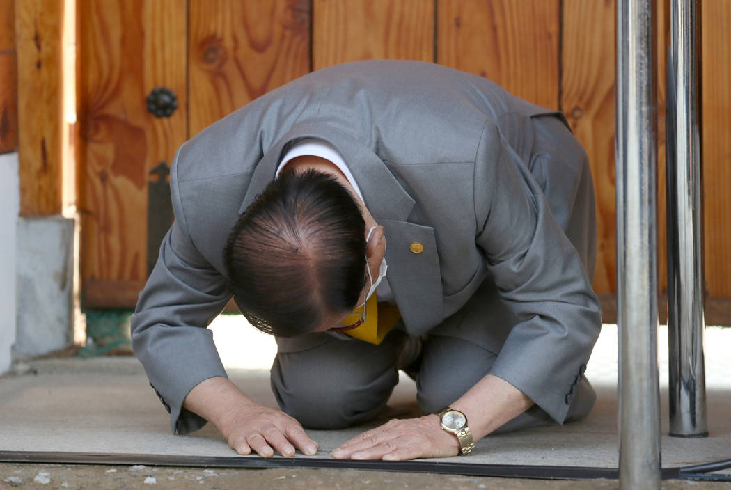 Lee Man-hee, a leader of Shincheonji Church of Jesus, bows during the press conference in Gapye ...