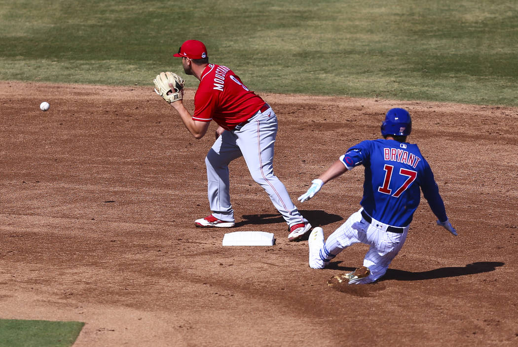 Chicago Cubs' Kris Bryant (17) gets to second base against Cincinnati Reds' Mike Moustakas (9) ...