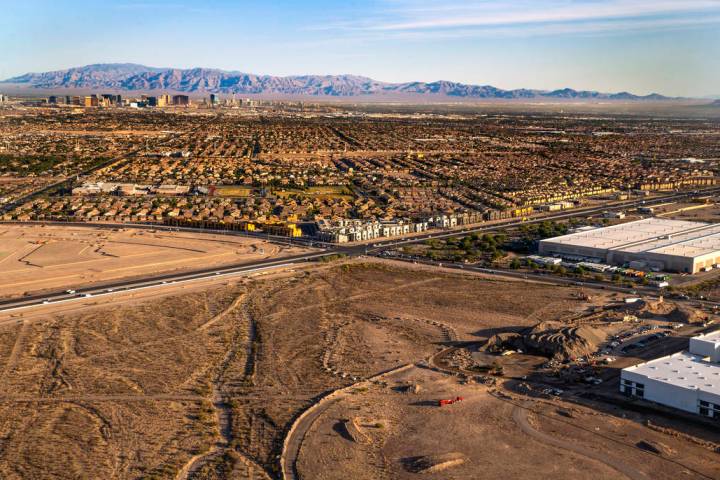 Vacant land along St. Rose Parkway in west Henderson is seen Wednesday, Oct. 16, 2019. (L.E. Ba ...