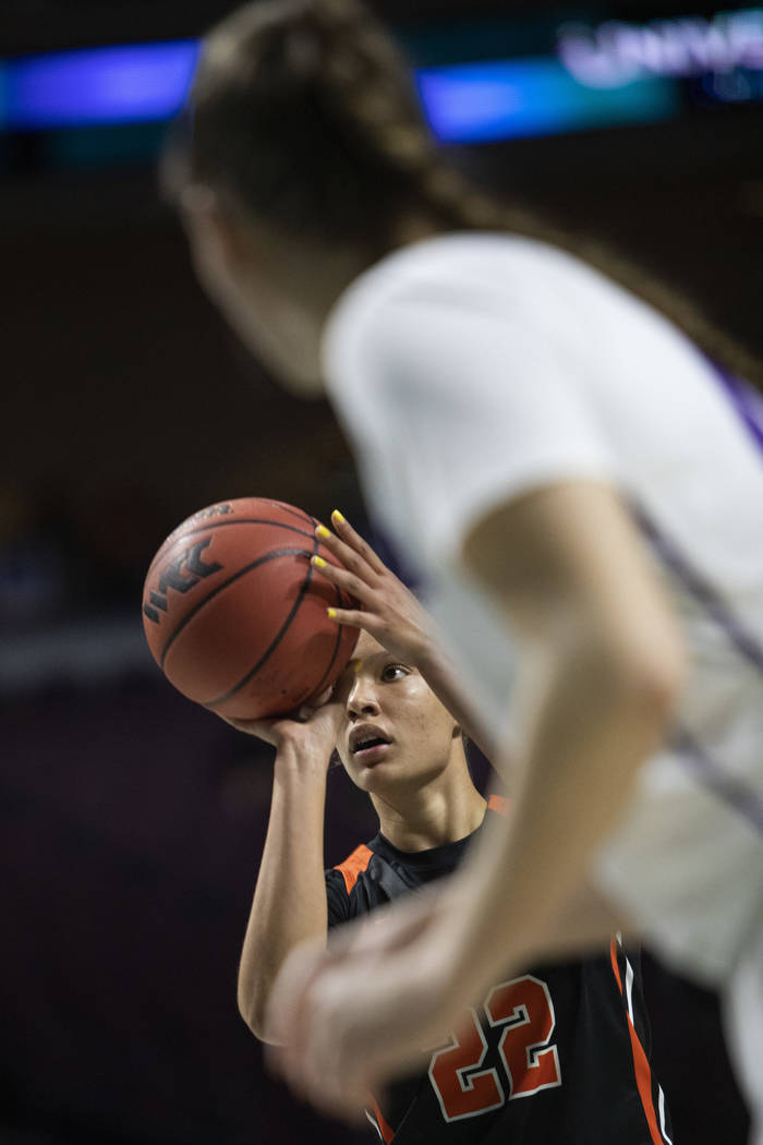 University of the Pacific's guard Valerie Higgins (22) shoots a free throw against University o ...