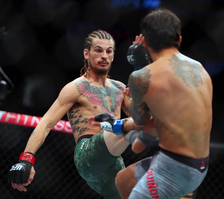 Bantamweight Sean OÕMalley, left, kicks Jose Quinonez in the stomach early in the first ro ...